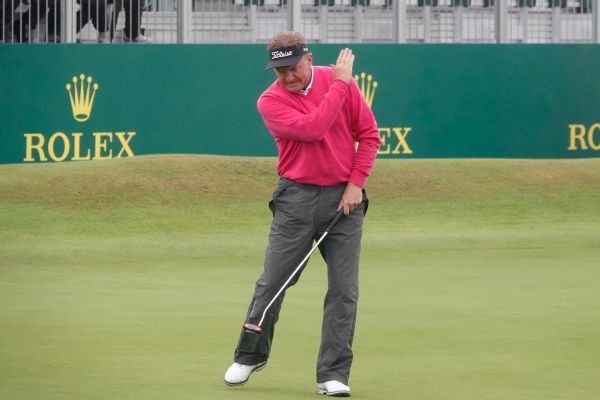 Broadhurst catches Clarke for Senior Open lead