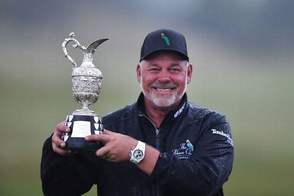 Last-hole birdie gives Clarke win at Senior Open