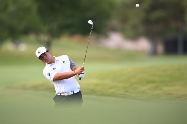 Tom Kim wins in Vegas amid late Cantlay collapse