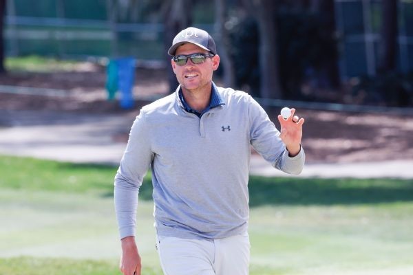 Schenk, playing 10th week in row, up 1 at Valspar