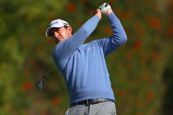 Cantlay cards 64, takes one-shot lead at Riviera